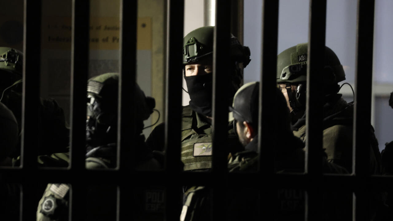 ماذا يقول القانون بشأن اعتقال الولايات المتحدة للرئيس الفنزويلي؟