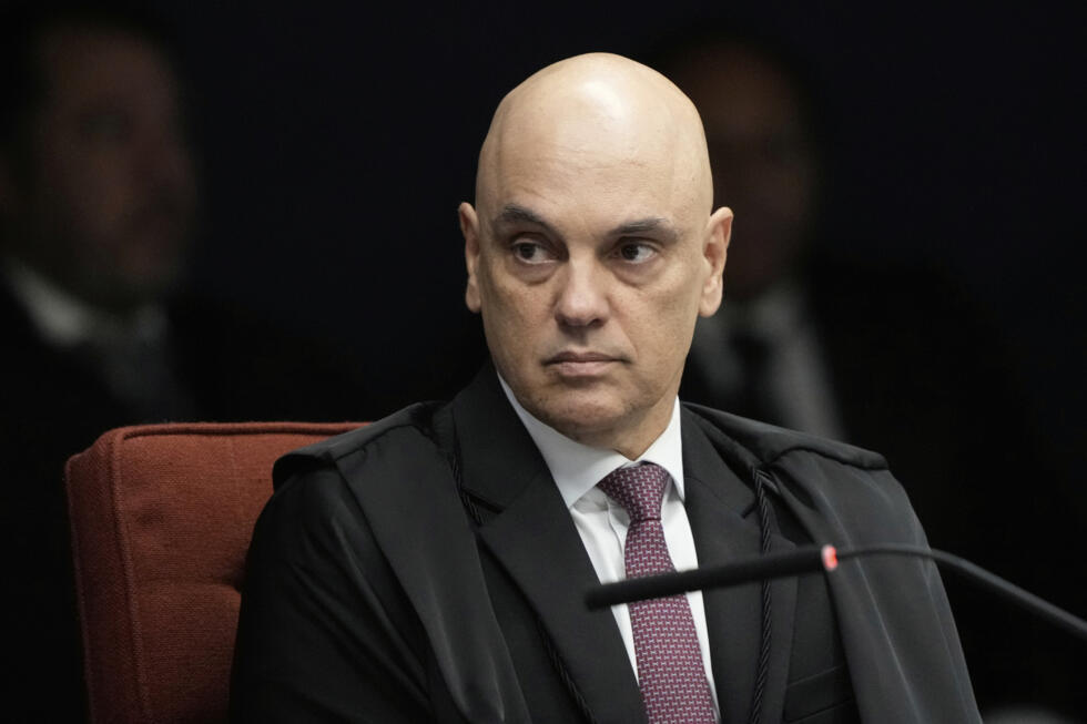 El juez del Tribunal Supremo Alexandre de Moraes asiste a la fase de veredicto y sentencia de un juicio contra los acusados de un presunto complot golpista para mantener en el cargo al expresidente de Brasil Jair Bolsonaro tras su derrota electoral en 2022, en Brasilia, Brasil, el jueves 11 de septiembre de 2025.