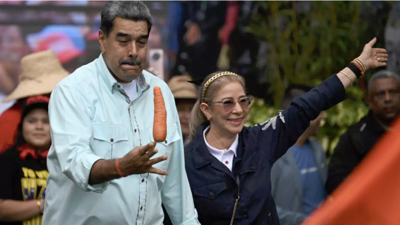 مادورو يتهم الولايات المتحدة بـ"القرصنة" بعد احتجاز ناقلة نفط قبالة سواحل فنزويلا