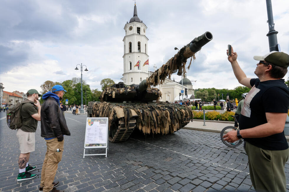 Un char d'assaut allemand Leopard 2A6 participant à une cérémonie militaire, le 22 mai 2025 à Vilnius.