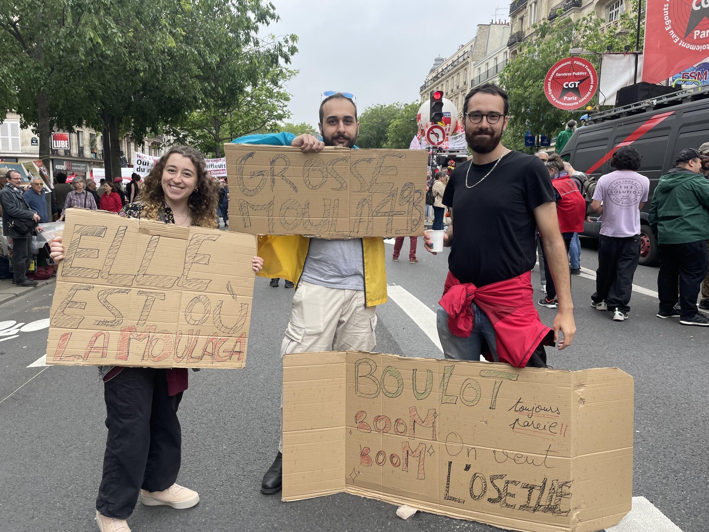 Nicolas et ses amis manifestent à Paris contre la précarité, le 1er-Mai 2024.