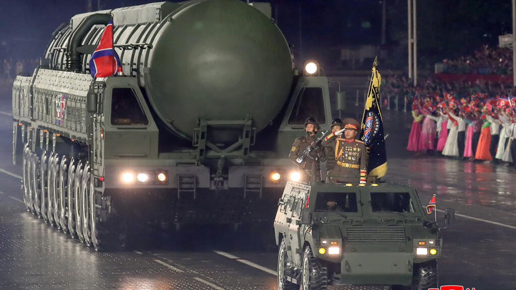 Pyongyang présente son missile balistique 