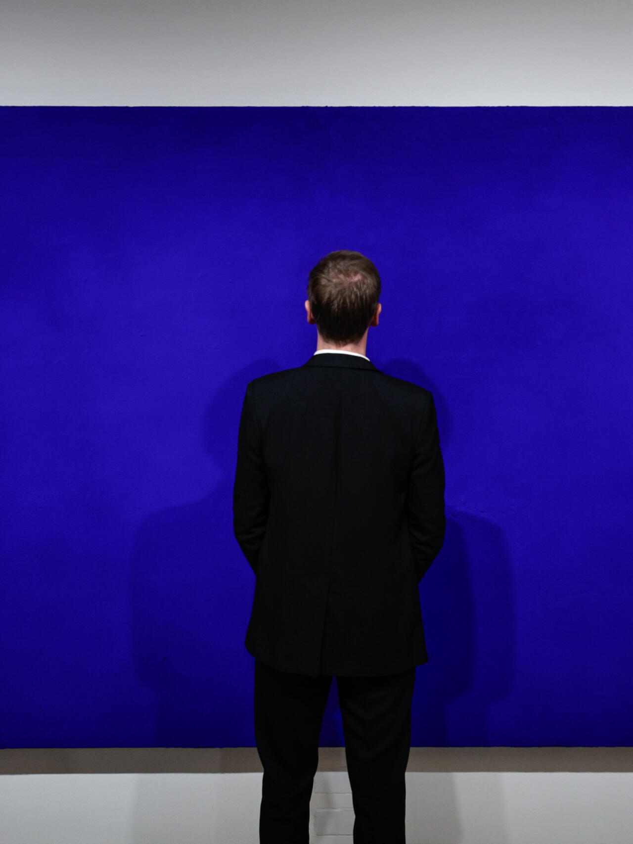 希少インターナショナルクラインブルー Klein blue monochrome sells for $21 million in French record