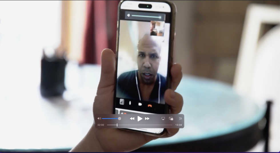 A través de una tableta que le otorga el Dodge Detention Center de Wisconsin, donde fue recluido este venezolano, el venezolano Freddy Castro relató a France 24 que lo arrestaron sin investigarlo.