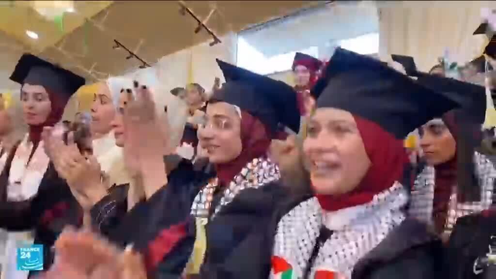غزة بعد الحرب: احتفال بتخرج طلاب في جامعة الأقصى بخان يونس