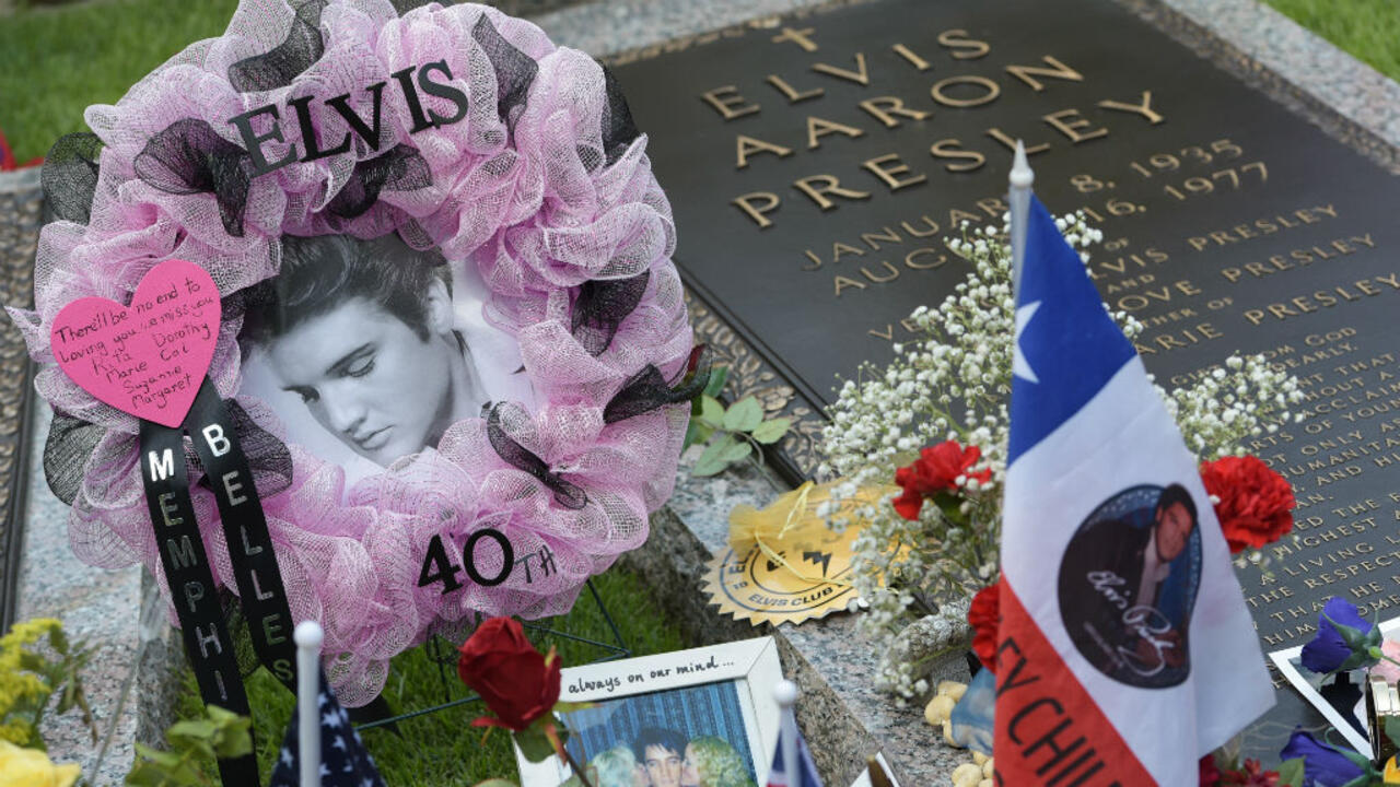 Elvis fans mark 40 years since death of 'The King'