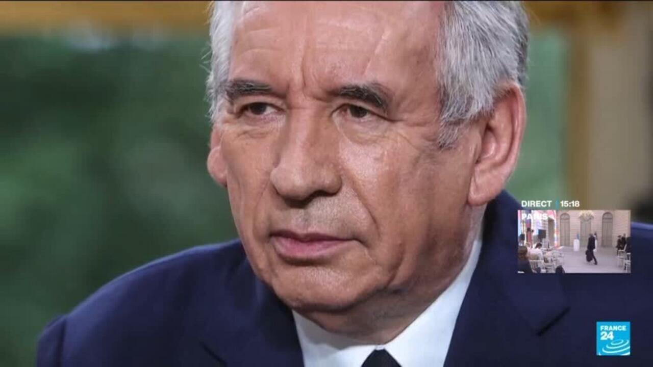 Le Parti socialiste se place un peu plus au centre du jeu de l'après-Bayrou