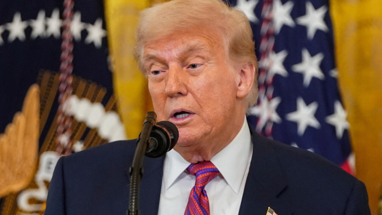 Trump demanda a 'The Wall Street Journal' por publicación de carta con su firma enviada a Epstein