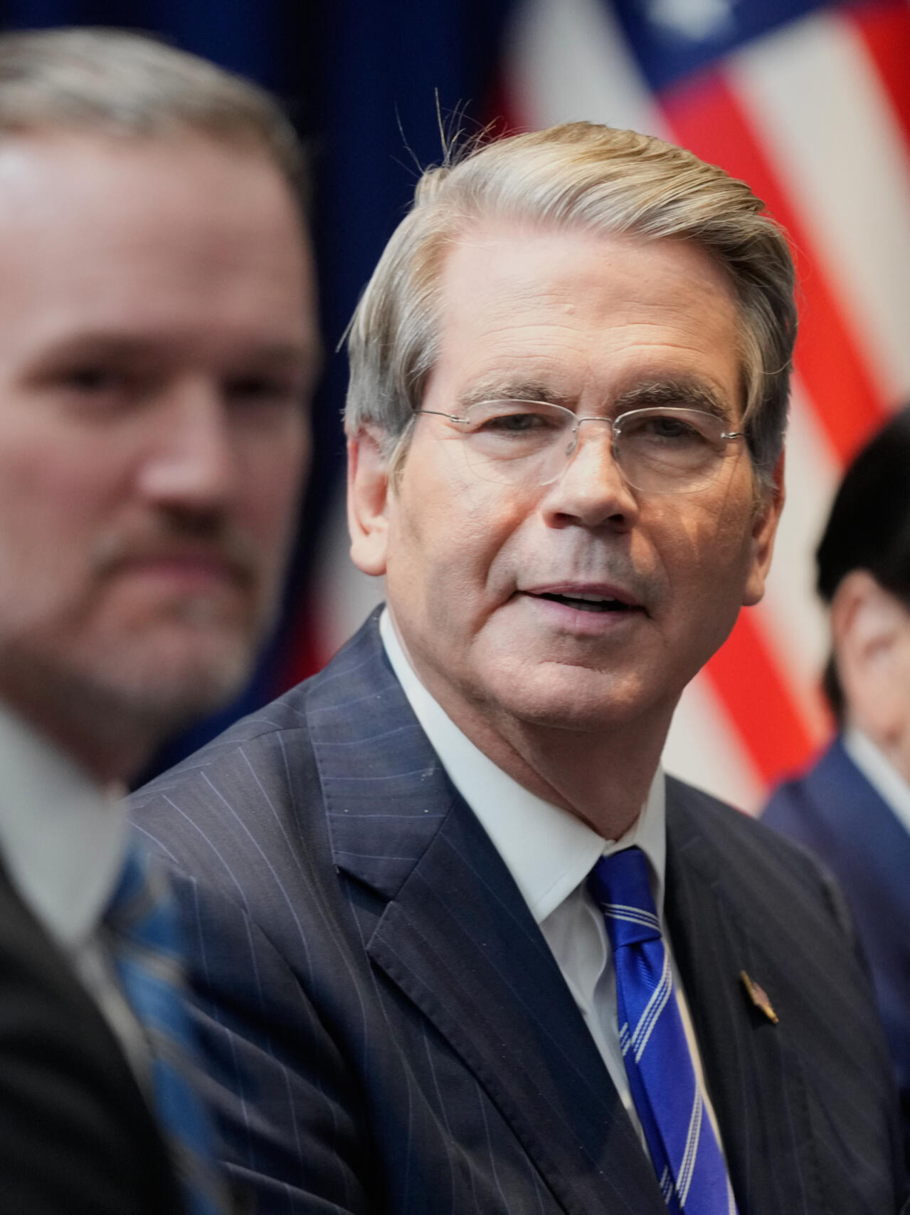 【新品】ワールドレップサービスEARTH CARD （非売品） Amazon.com: Endangered Species Around The World 80 Piece Geography