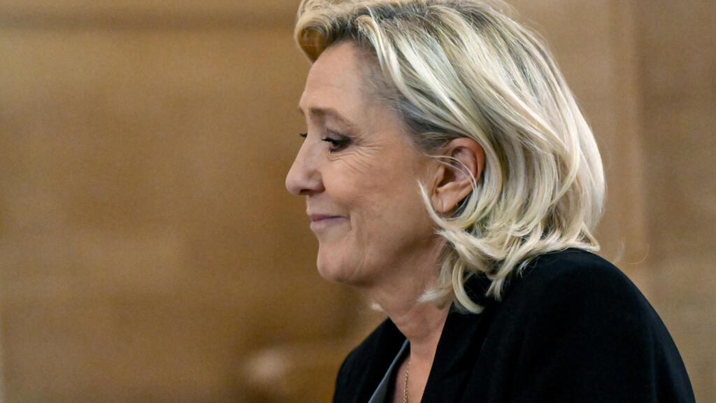 "Tous ces gens travaillaient" : à son procès en appel, Marine Le Pen nie l'existence d'un "système"