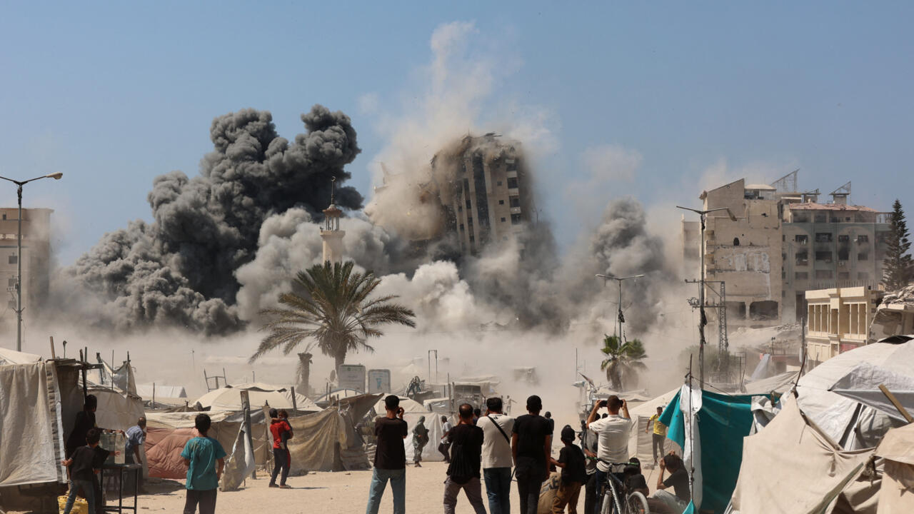 الجيش الإسرائيلي يدعو سكان مدينة غزة للانتقال جنوبا تحسبا لتوسيع هجومه البري