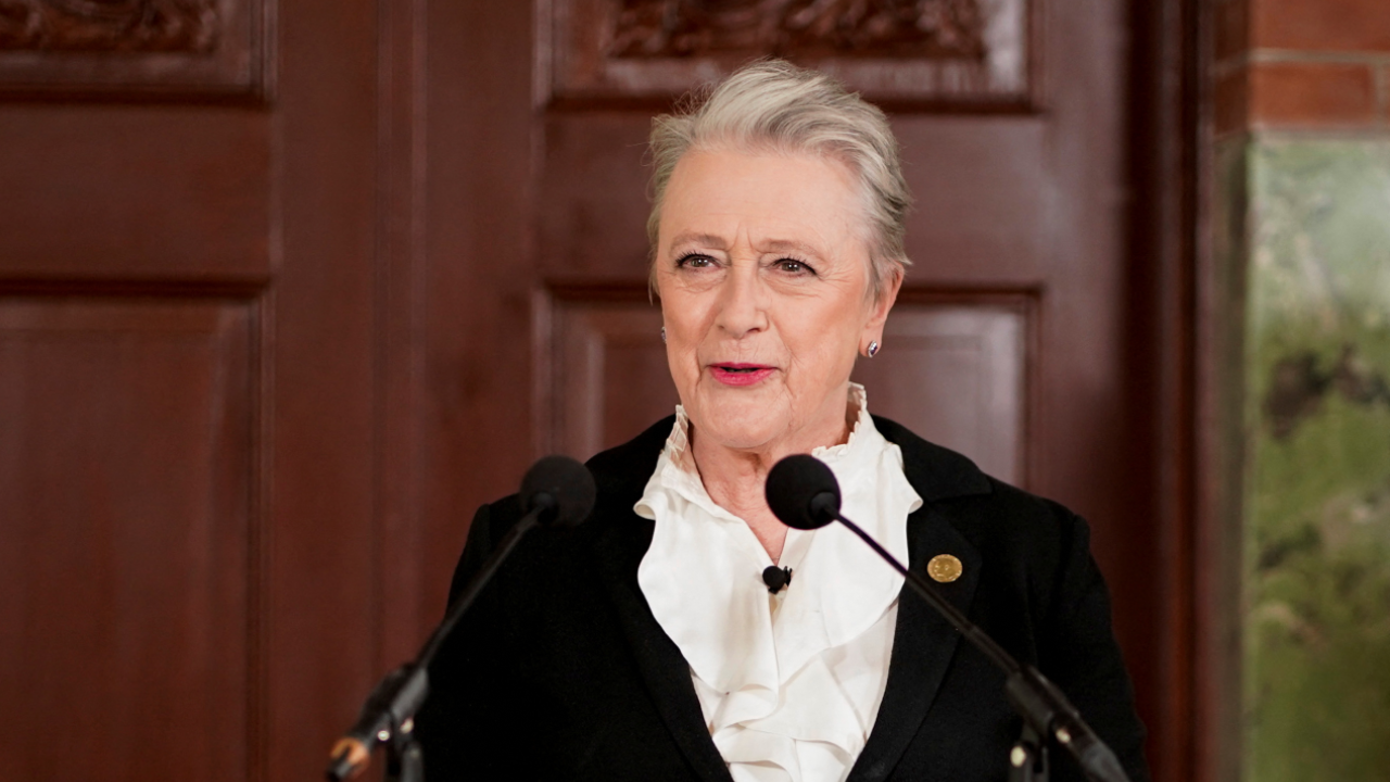 Berit Reiss-Andersen, directora del Comité Nobel, anuncia el ganador del premio de la paz de este año en el Instituto Nobel de Oslo, Noruega, el 7 de octubre de 2022