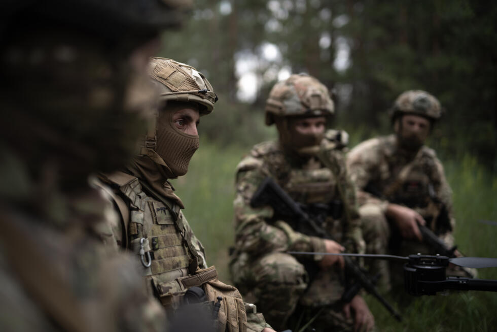 The plan calls for Ukraine to reduce its army to 400,000 personnel, cutting its military by more than half, the source told AFP.