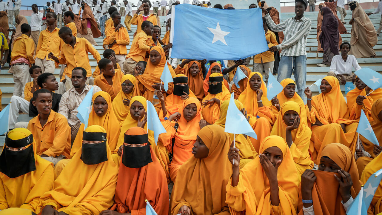 آلاف الصوماليين يتظاهرون احتجاجا على اعتراف إسرائيل بأرض الصومال