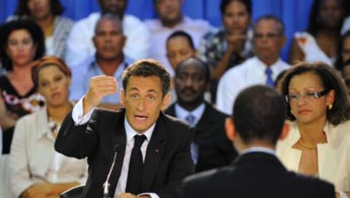 Sarkozy offers to hold referendum on greater autonomy