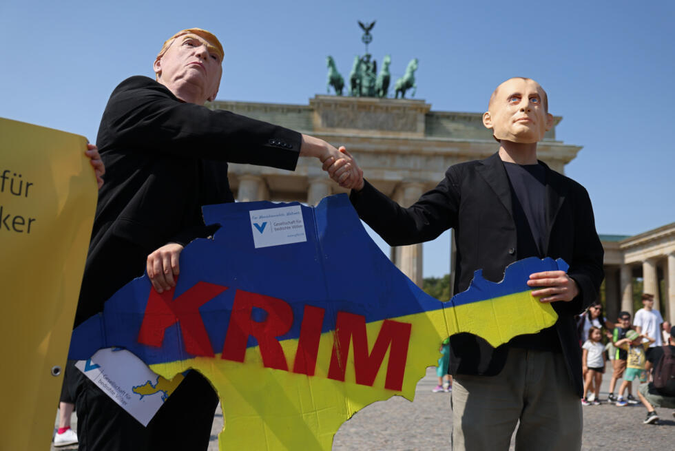 Protesters have already pushed back on the idea of recognising Russia's annexation of Crimea.