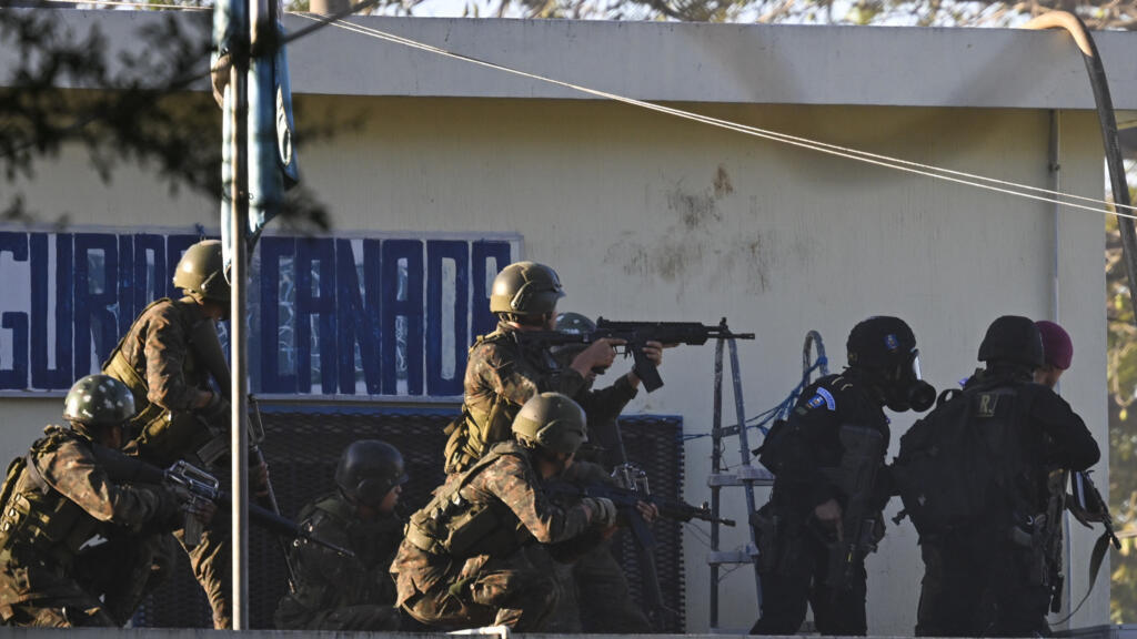 Guatemala says gangs killed seven police in retaliation over prison transfers