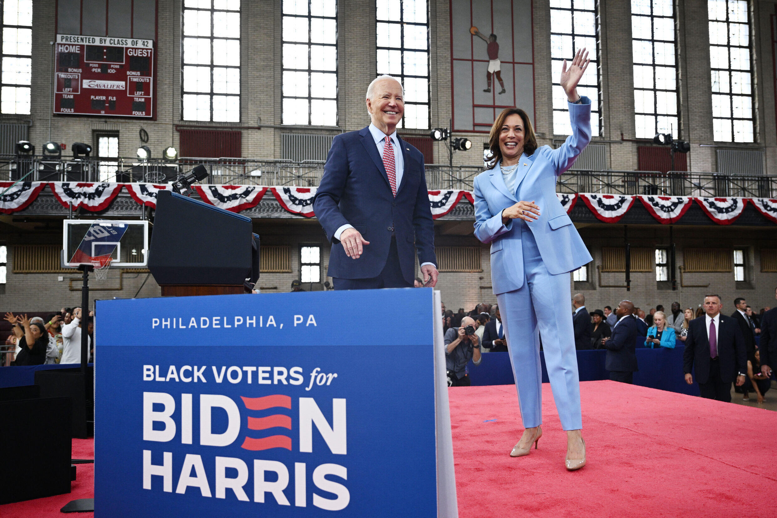 Le président américain Joe Biden et la vice-présidente Kamala Harris lors d'un événement de campagne à Philadelphie, en Pennsylvanie, le 29 mai 2024.