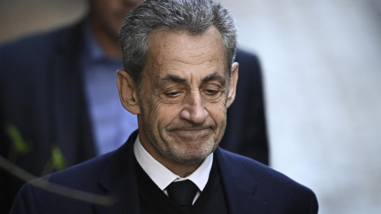 Edition spéciale : Nicolas Sarkozy est en prison, une première historique