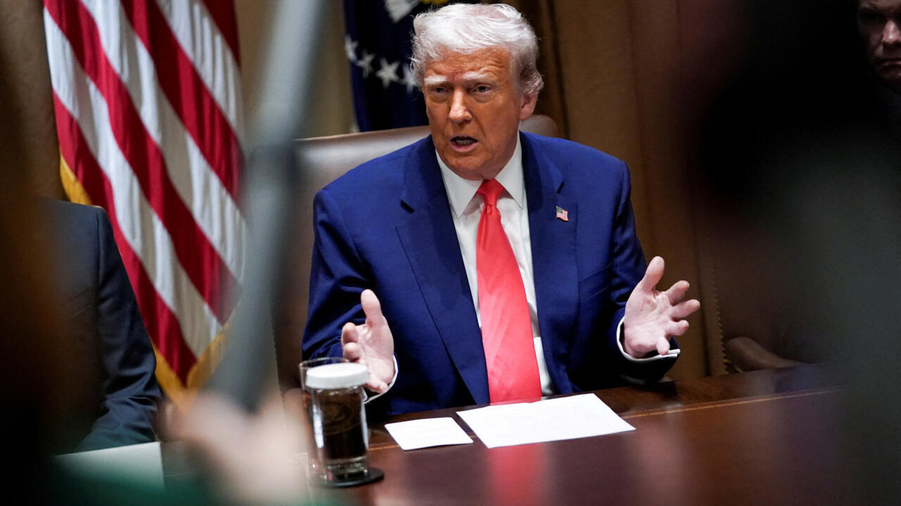 En 'En Contexto' revisamos los objetivos del presidente Donald Trump con los anuncios y giros sobre su plan arancelario. ¿El líder republicano va a camino a alcanzar los propósitos con sus medidas económicas? ¿En qué se diferencia esta guerra comercial de las demás? Esta y otras dudas, las resolvemos.
