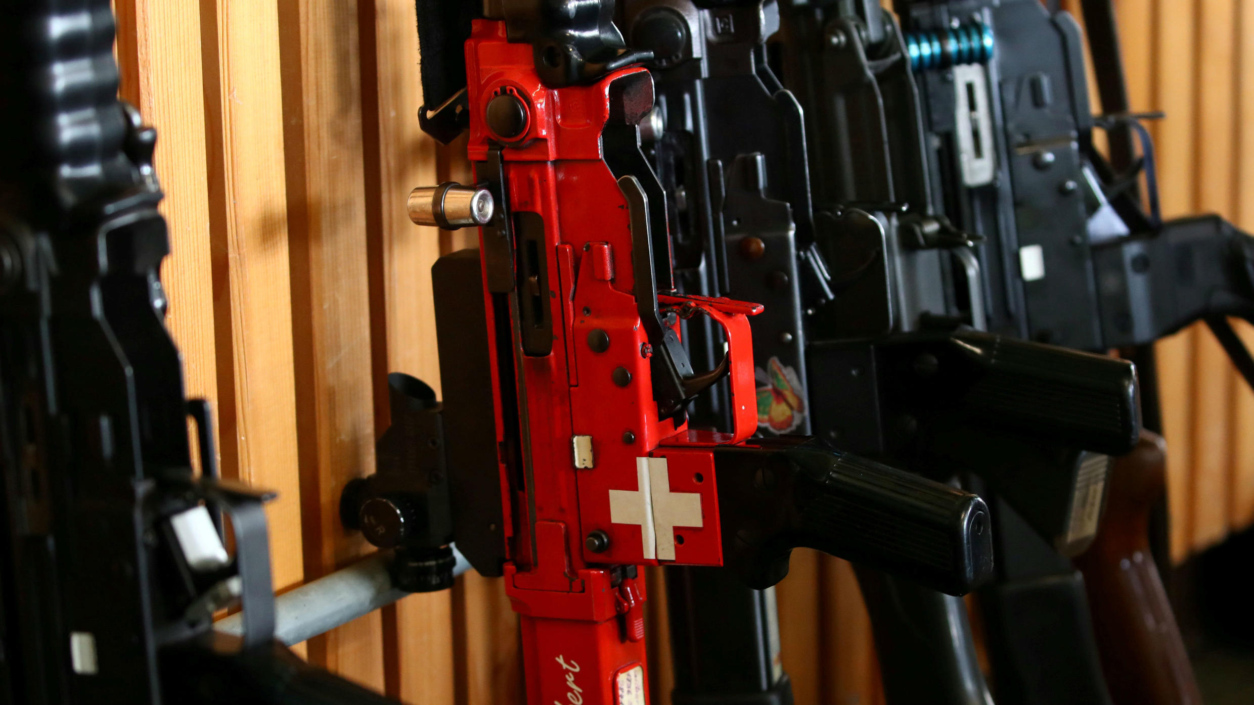 вооружение швейцарии. вооружение швейцарии. пулеметы швейцарской армии. вооружение швейцарии. спецназ швейцарии.