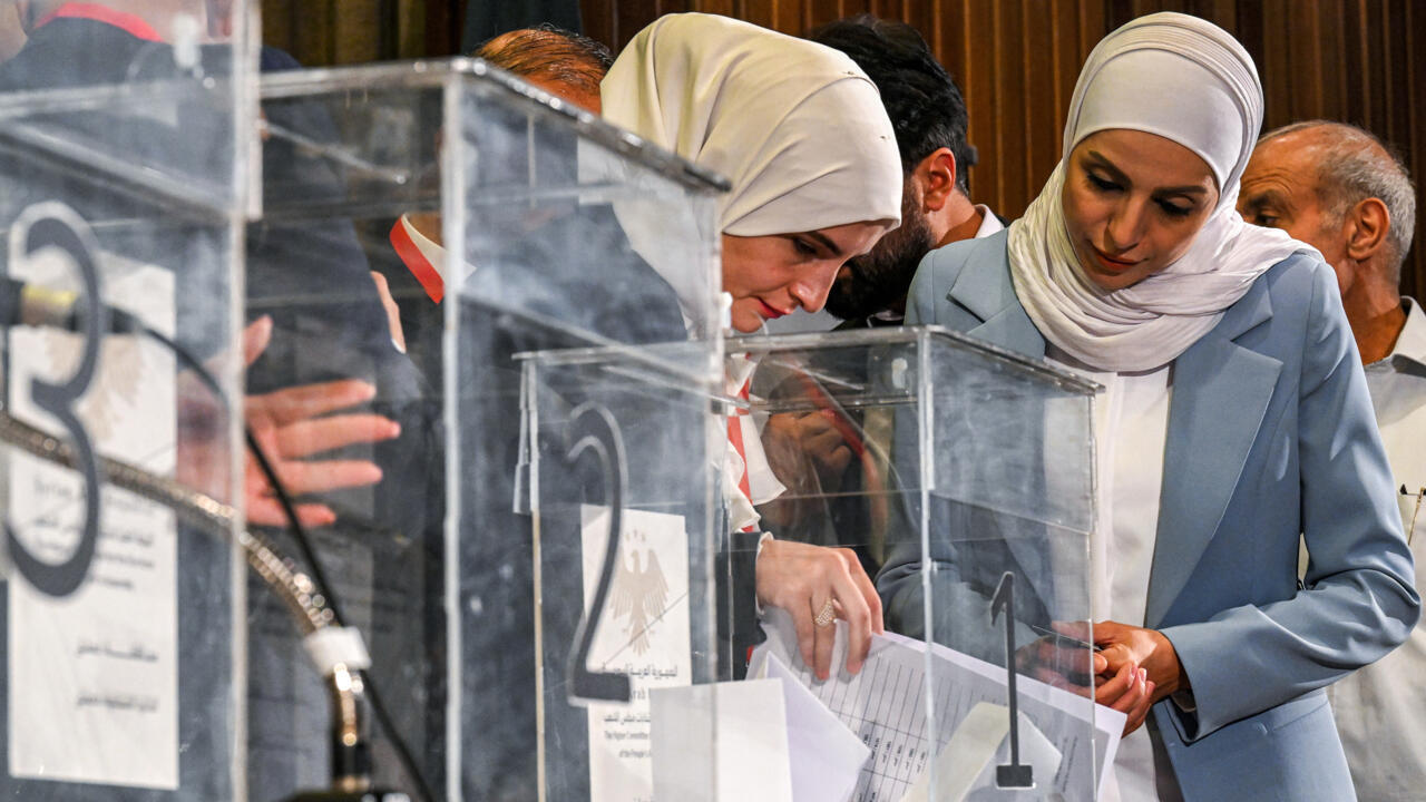 إعلان أسماء 119 عضوا في البرلمان الجديد في سوريا مع تمثيل محدود للنساء والأقليات