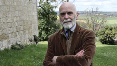 Ο Renaud Camus, ο οποίος επινόησε τον όρο «ο μεγάλος αντικαταστάτης», ποζάρει για μια φωτογραφία στο σπίτι του στο Plieux, στη νοτιοδυτική Γαλλία, στις 4 Απριλίου 2019.