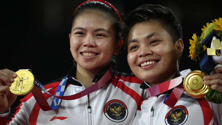 Indonesia's Apriyani Rahayu (right) and Greysia Polii were reportedly pledged rewards ranging from new houses, to five cows and a meatball restaurant.