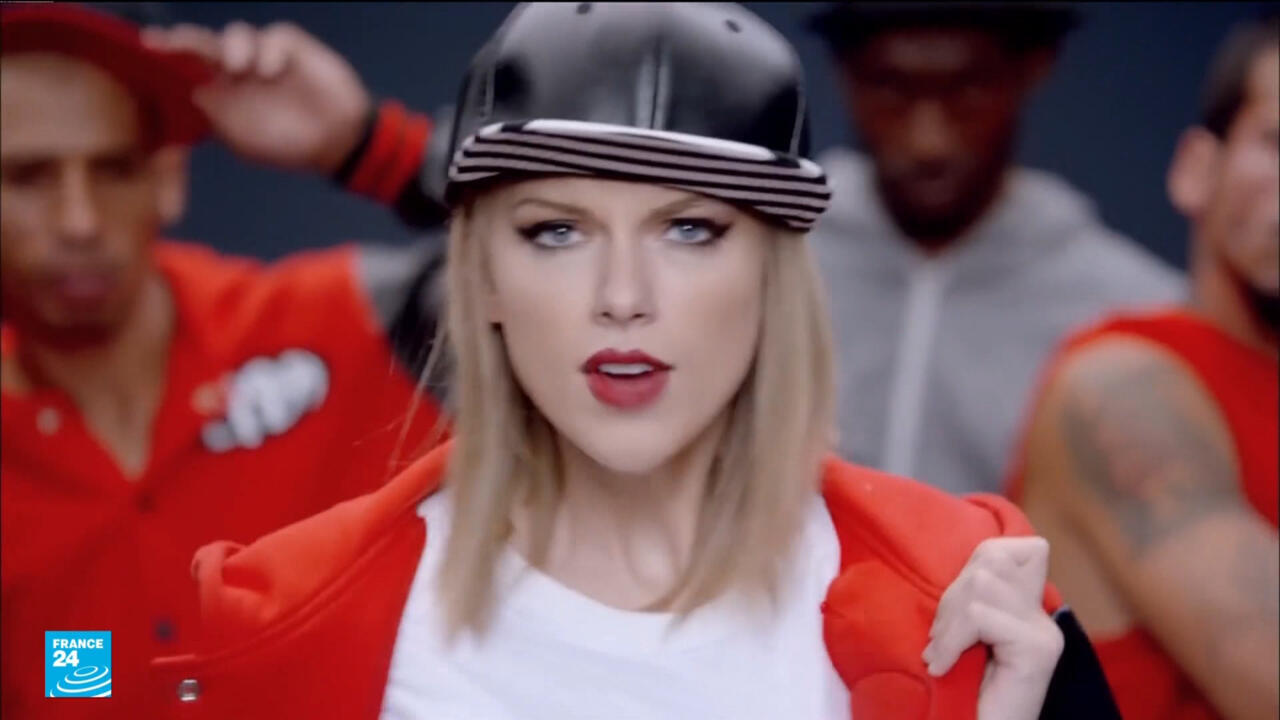 المغنية الأمريكية تايلور سويفت تطلق ألبومها الثاني عشر.. رقم قياسي عالمي جديد