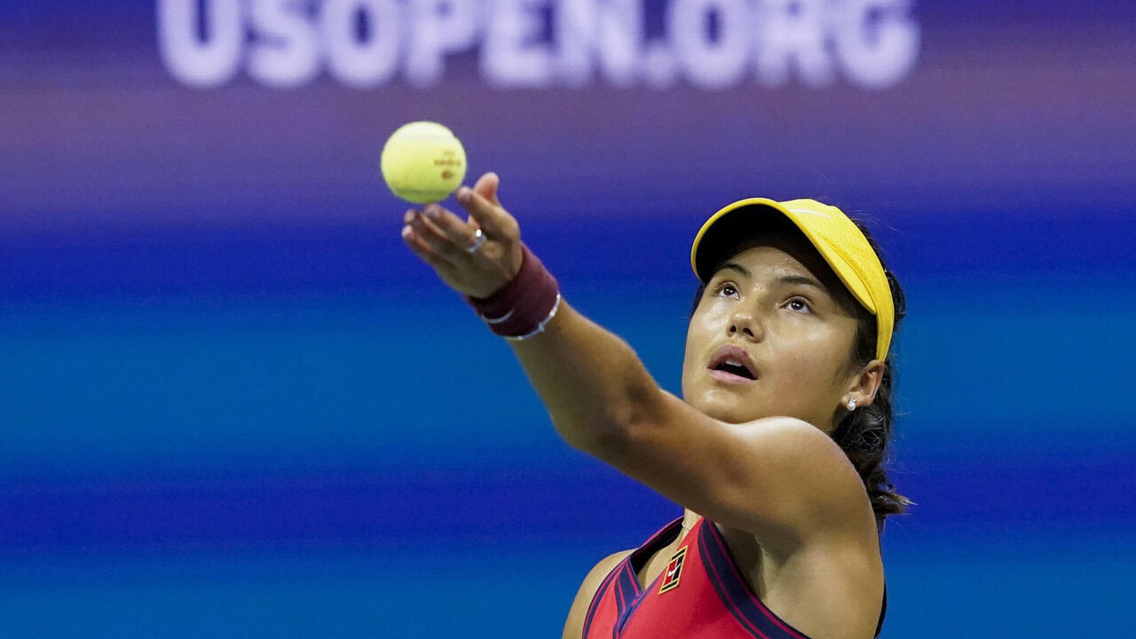 Teenage girls Leylah Fernandez and Emma Raducanu in US Open final