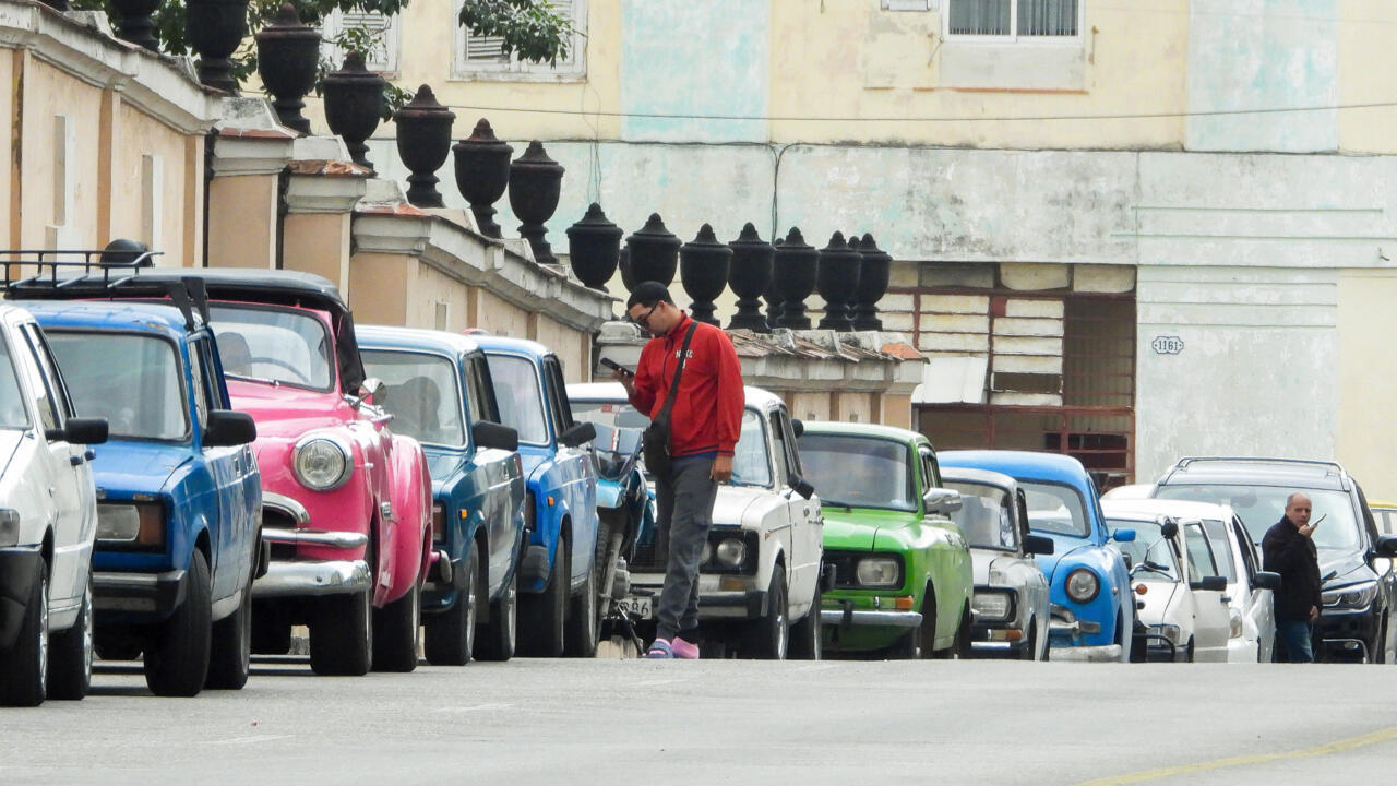 Cuba confirms 'communications' with US, but says no negotiations yet