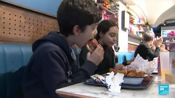 France bans disposable fast-food packaging, ustensils