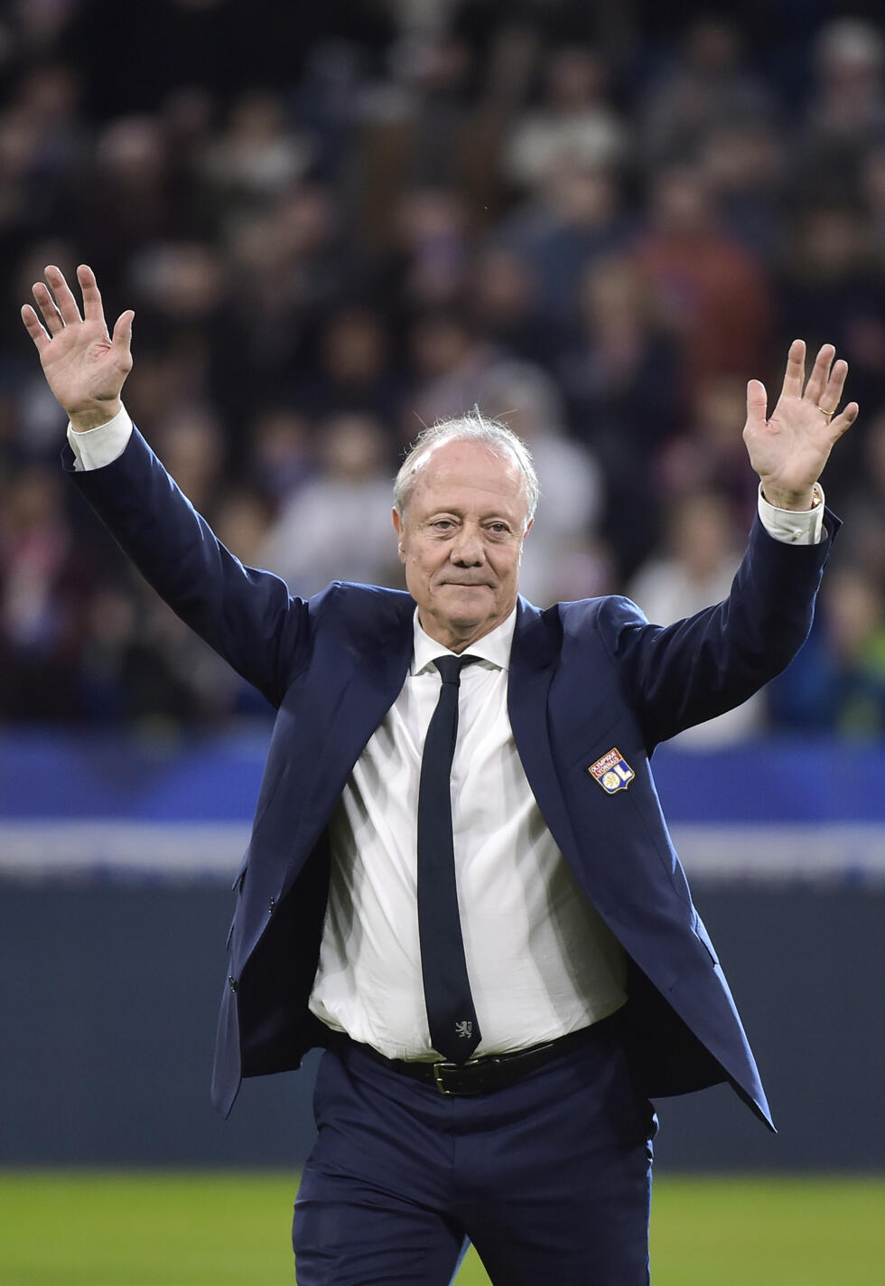 Bernard Lacombe lors de l'annonce de sa retraite avant le match de L1 entre l'Olympique Lyonnais et le Stade Rennais au Groupama stadium de Decines-Charpieu près de Lyon en France le 15 décembre 2019