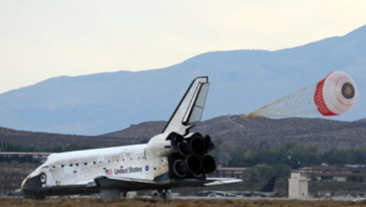 Discovery lands safely in California