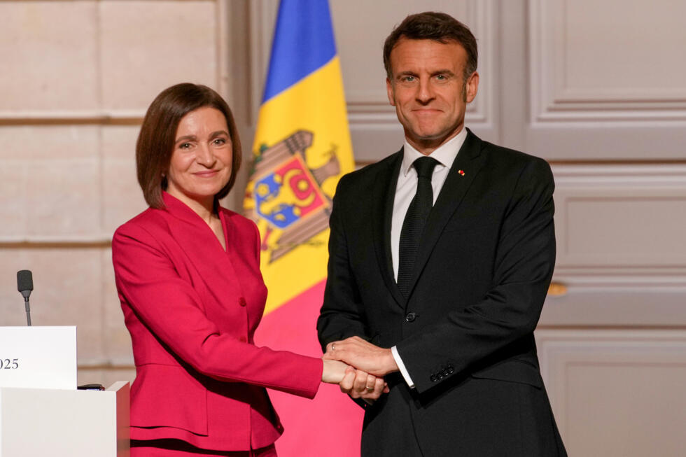 Le président Emmanuel Macron et son homologue moldave Maia Sandu à l'Élysée, le 10 mars 2025 à Paris.