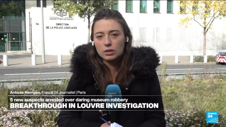 Who are the suspects arrested in the Louvre heist investigation?