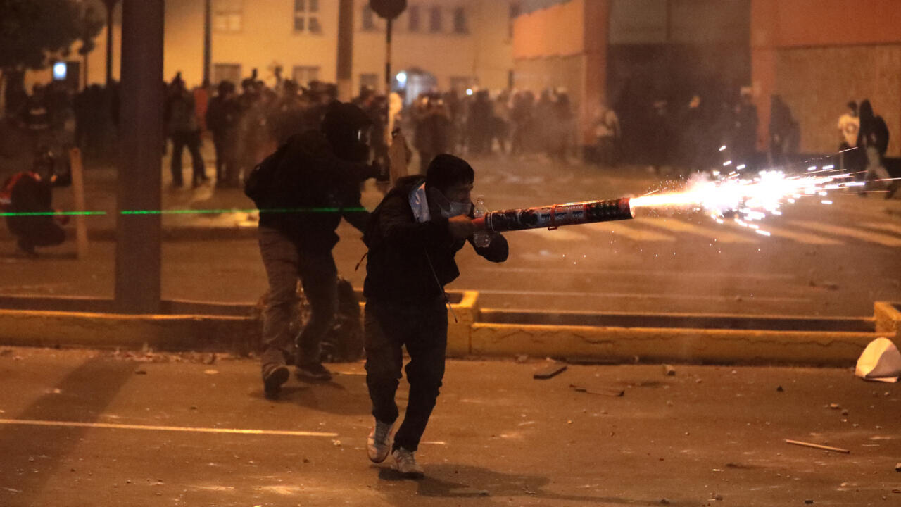 Manifestation au Pérou : un mort et plus de 100 blessés après l'arrivée du nouveau gouvernement