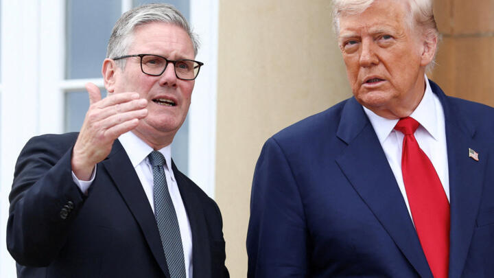 El presidente de los Estados Unidos, Donald Trump, se reúne con el primer ministro británico, Keir Starmer, en el campo de golf Trump Turnberry, en Turnberry, Escocia, Reino Unido, el 28 de julio de 2025.