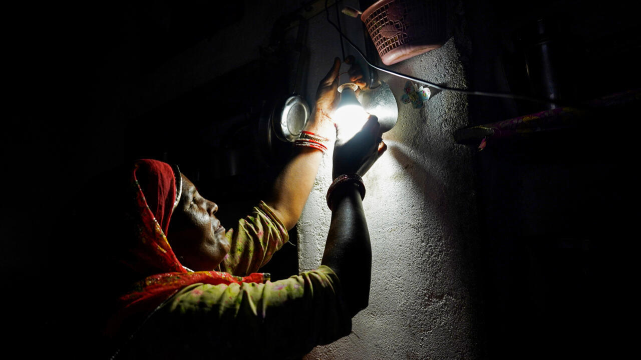 france24.com - In India's mining belt, women spark hope with solar lamps