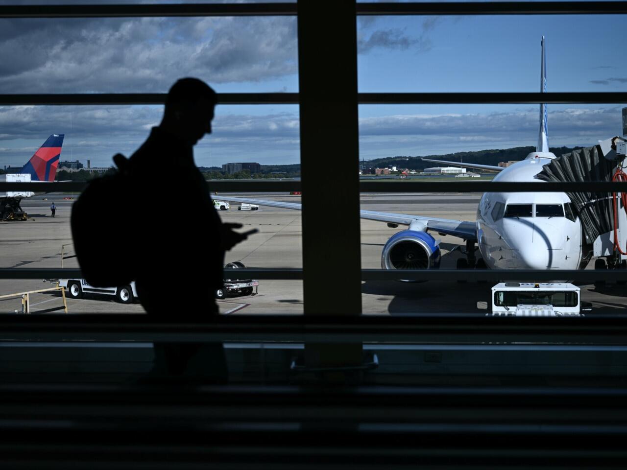 Gobierno de EE.UU. planea requerir que algunos turistas den información de sus redes sociales de los últimos 5 años