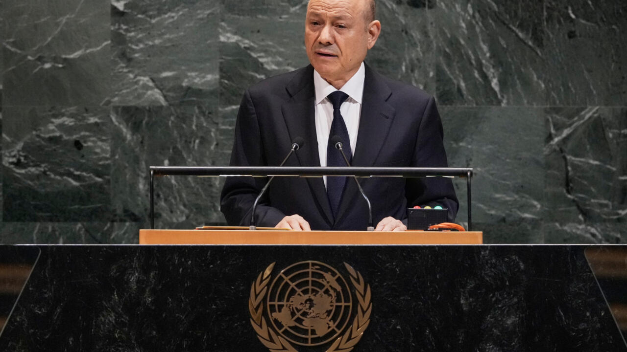 رئيس مجلس القيادة الرئاسي اليمني: إلغاء اتفاقية الدفاع المشترك مع الإمارات وإعلان حالة الطوارئ