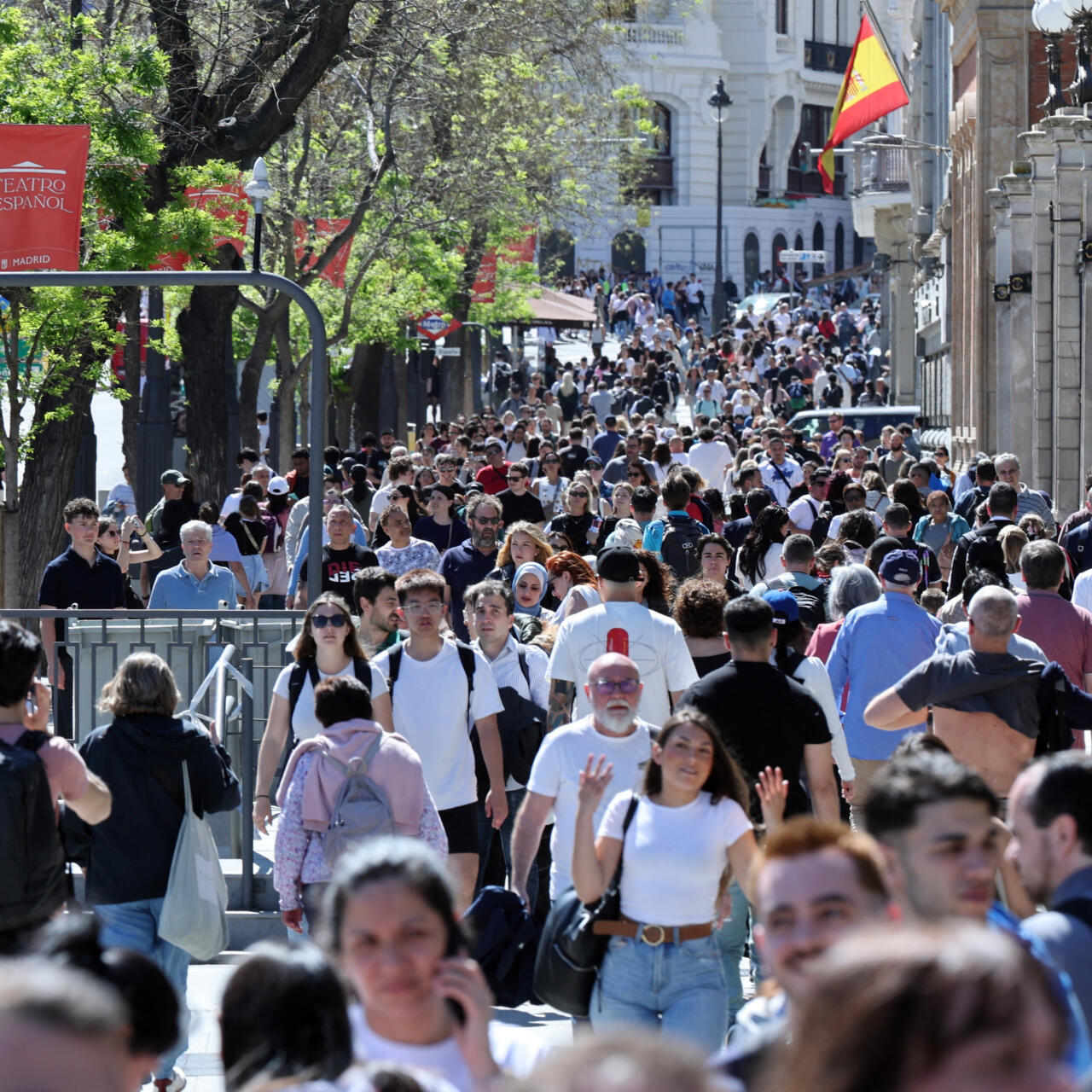 El Gobierno español busca la regularización de medio millón de  indocumentados que llegaron antes de 2025 - France 24