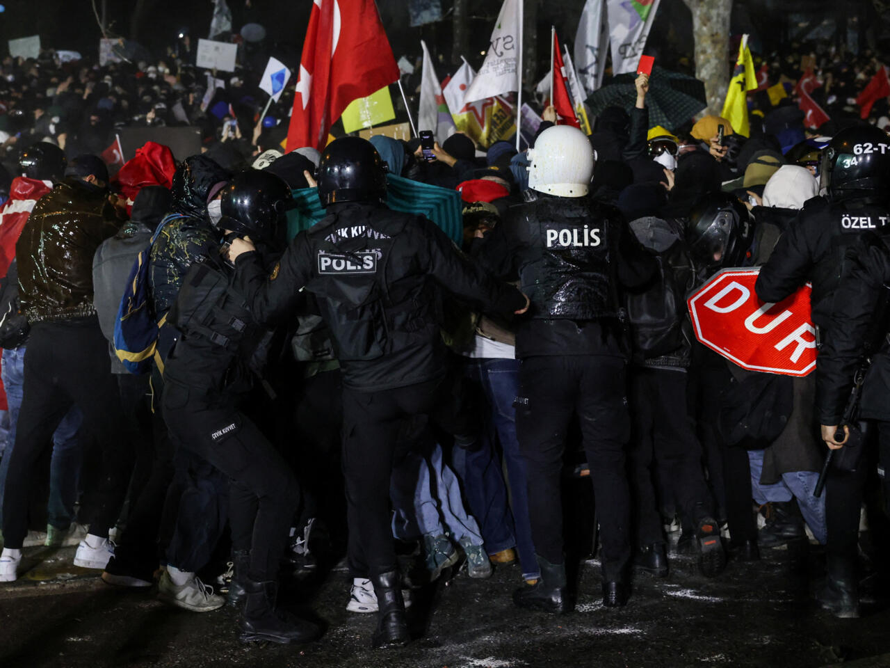 Turquía: más de 1.100 detenidos en las protestas contra arresto de  Imamoglu, incluidos periodistas