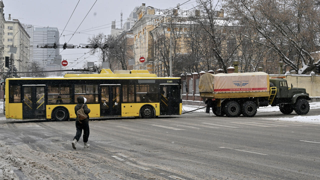 وفد أوكراني في واشنطن لبحث إنهاء الحرب مع روسيا وسط أزمة كهرباء خانقة