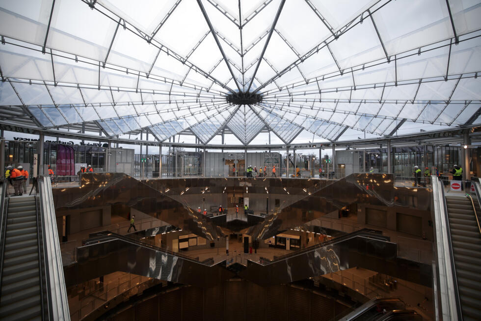 La station de métro Villejuif-Gustave Roussy constitue le prolongement de la ligne 14 du métro parisien à Villejuif dans le Val-de-Marne le 19 décembre 2024