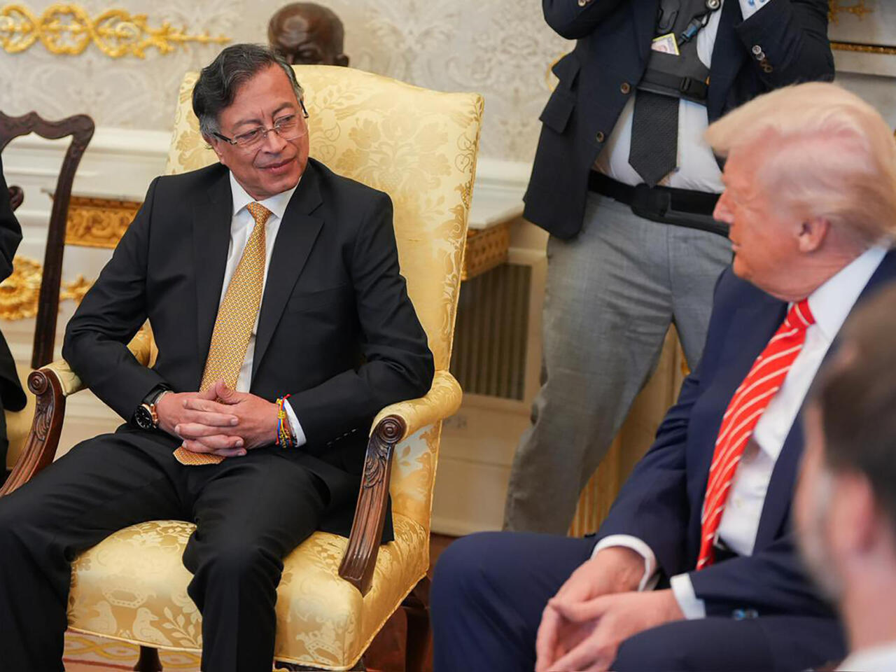 Petro y Trump suavizan el tono y abordan cooperación sobre Venezuela, lucha  antidrogas y sanciones - France 24