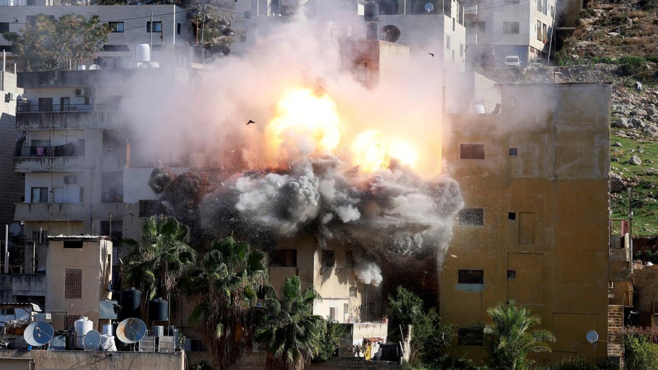 الجيش الإسرائيلي يقتل فلسطينيَين ويهدم منزلين في الضفة الغربية المحتلة