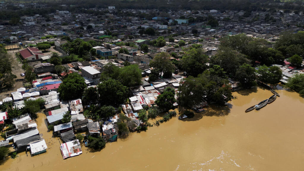 “Perdimos todo”: más de 20 muertos y miles de damnificados por lluvias e inundaciones en Colombia
