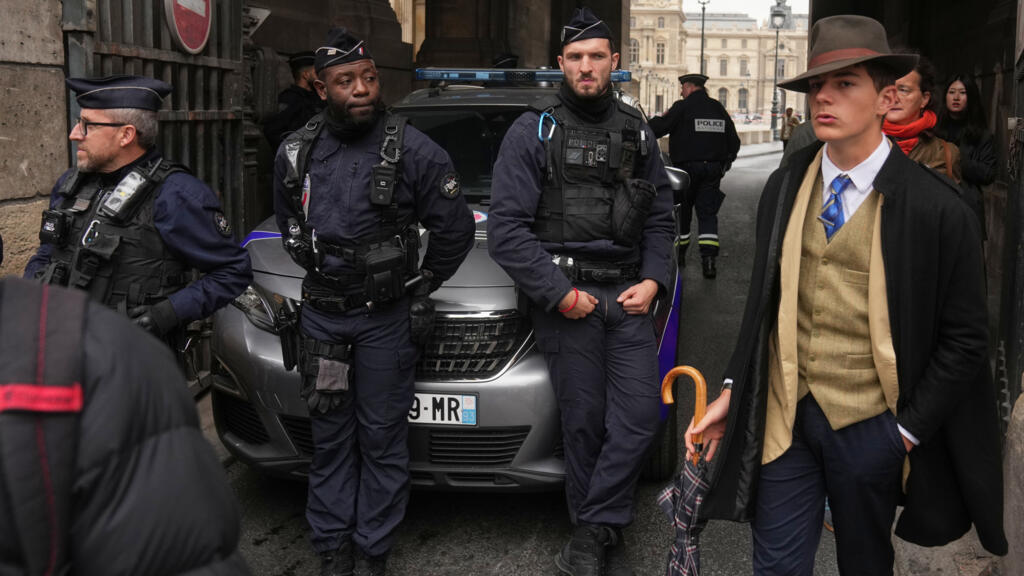 The Bright Side: Photo of well-dressed mystery man goes viral in wake of Louvre jewel heist