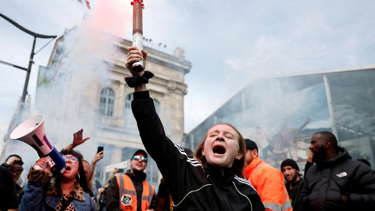 En imágenes: incendios, choques y detenidos en la jornada de ‘Bloqueemos todo’ en Francia